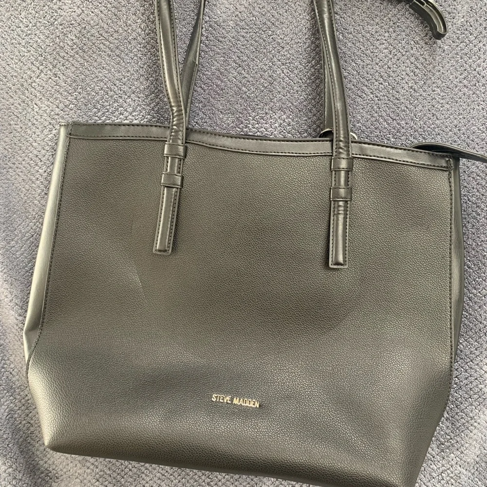 **Steve Madden Black Tote Bag - Picture 2 of 7